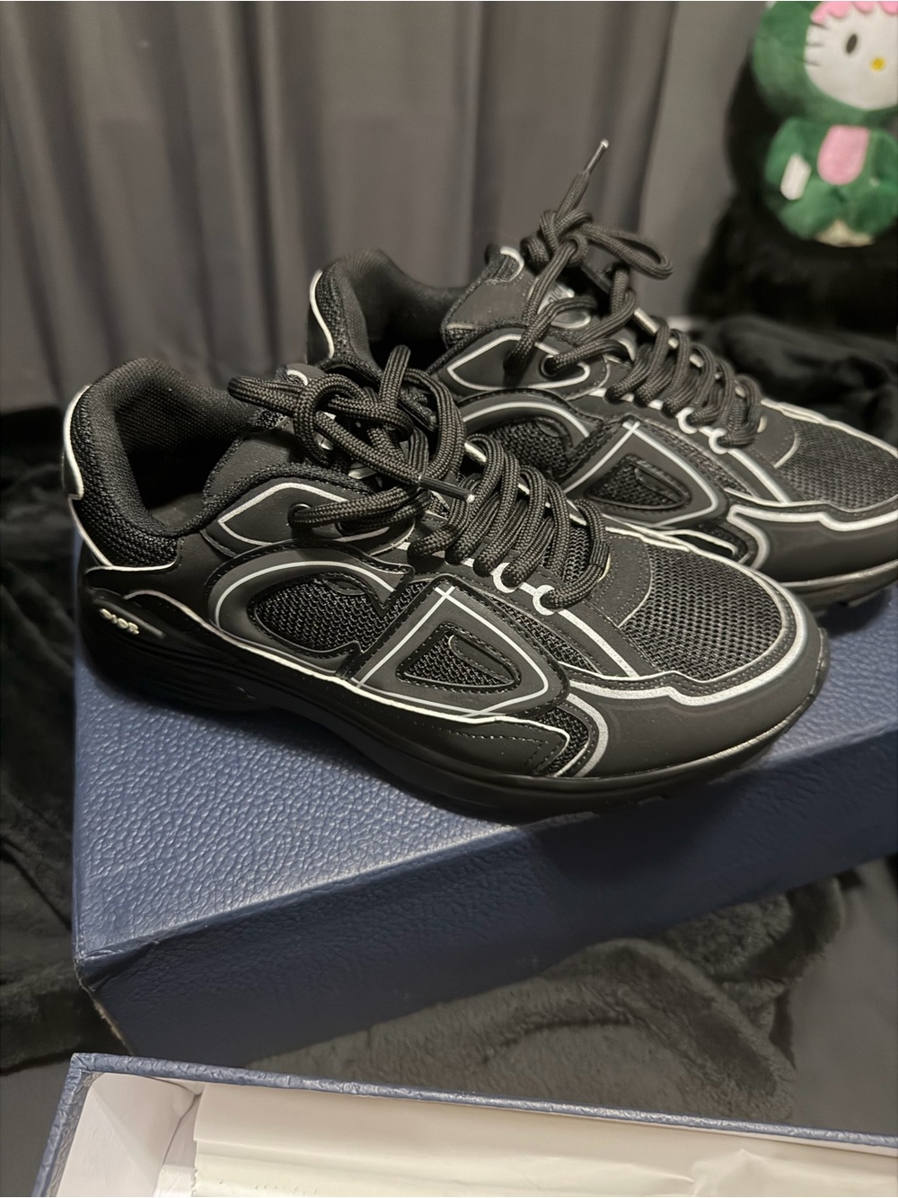 Men's Black Athletic Mesh Lace-Up Sneakers